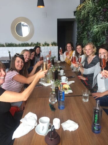 Divertida cena de amigos en Movida Dénia