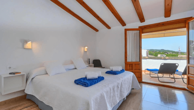 dormitorio principal con terraza exterior