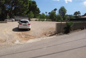 entrada del aparcamiento publico de el trampoli
