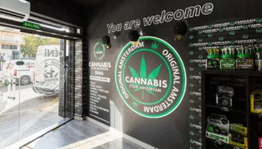 entrada tienda cannabis store