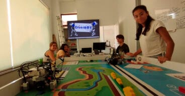 equipo de denia preparandose para la competicion nacional de la wro 2023