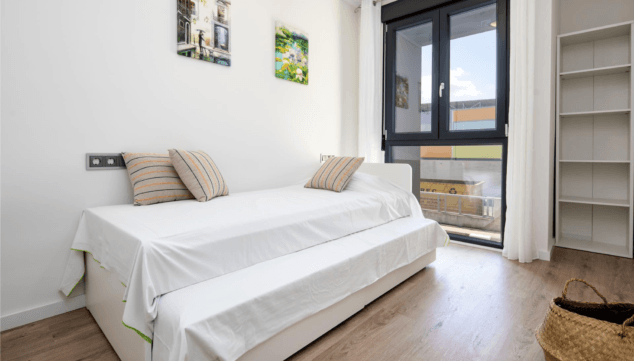 Bella Anna: la fabulosa casa de vacaciones en Dénia cerca de la playa que te está esperando 8 habitacion con mucha luminosidad con camas individuales