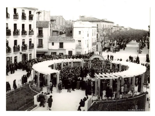Imagen: Inauguración de la Plaza del Cristo Rey | Arxiu Municipal de Dénia