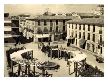 La actual Glorieta con la calle Pare Pere al fondo | Arxiu Municipal de Dénia