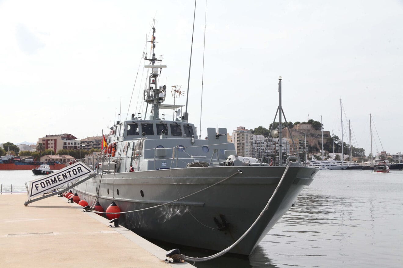 Patrullero Formentor en el puerto de Dénia 01