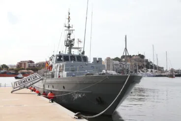 Patrullero Formentor en el puerto de Dénia 01