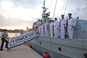 Patrullero Formentor en el puerto de Dénia