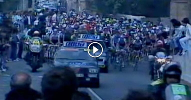 Play ciclistas saliendo de Dénia en 1990