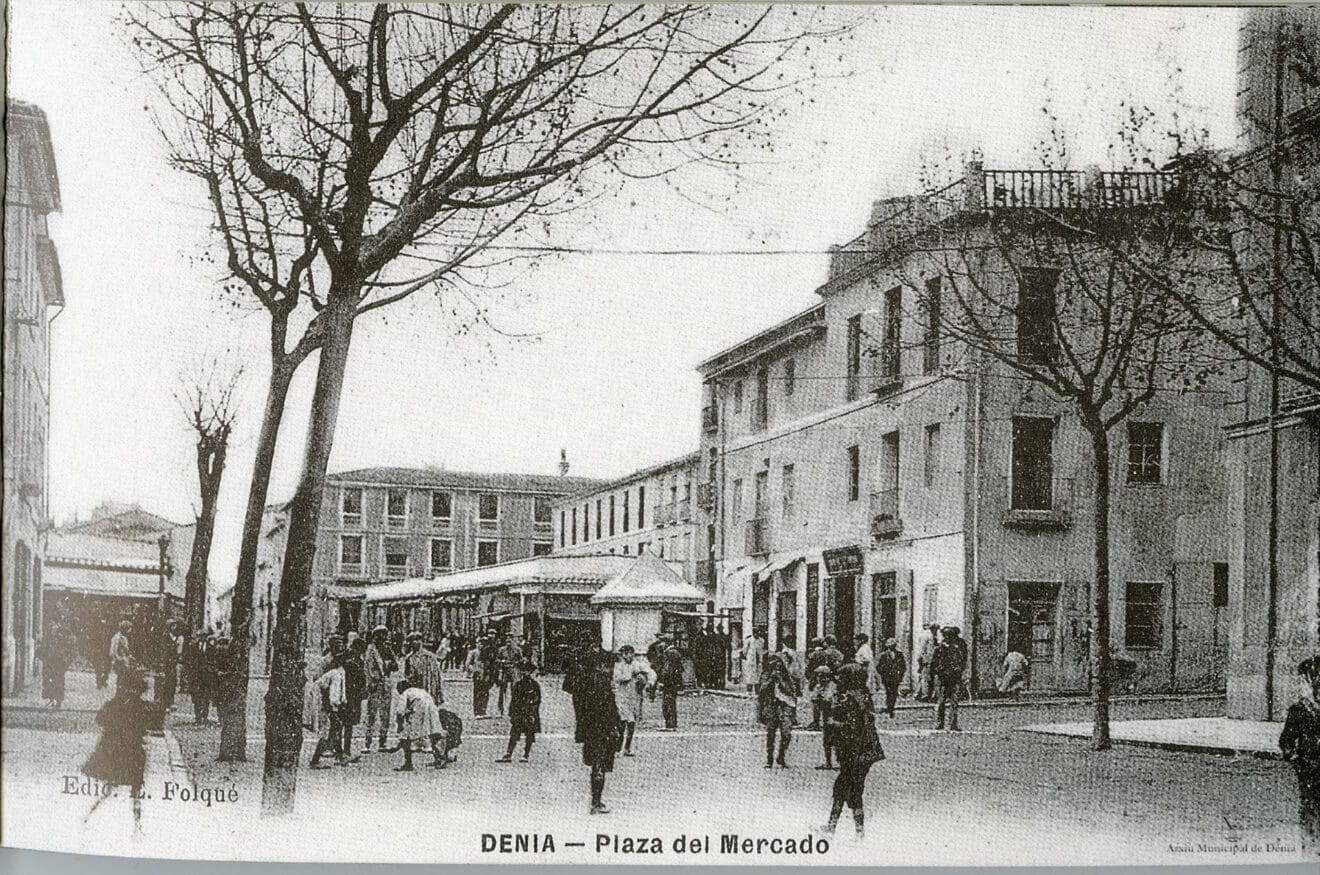 Plaza del Mercado de Dénia desde Marqués de Campo en 1915, aproximadamente | Arxiu Municipal de Dénia