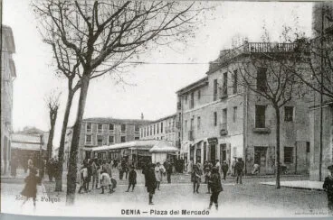 Plaza del Mercado de Dénia desde Marqués de Campo en 1915, aproximadamente | Arxiu Municipal de Dénia