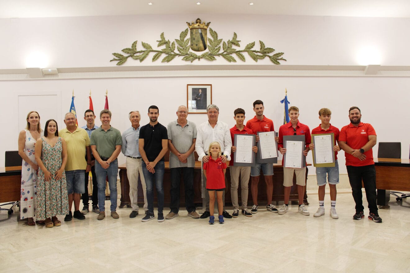 Recepción de los palistas Toni Gil, Maik Dimitrov, Jon Walthon y Nino Van der Zeeuw en el Ayuntamiento de Dénia