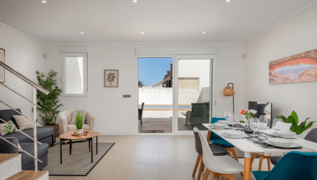 Bella Anna: la fabulosa casa de vacaciones en Dénia cerca de la playa que te está esperando 3 sala de estar y comedor en bella anna