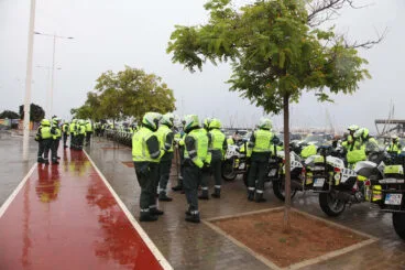 Salida de la etapa 8 de La Vuelta Ciclista en Dénia 01