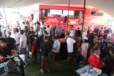 Salida de la etapa 8 de La Vuelta Ciclista en Dénia 06