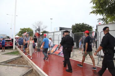 Salida de la etapa 8 de La Vuelta Ciclista en Dénia 13