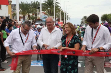Salida de la etapa 8 de La Vuelta Ciclista en Dénia 33