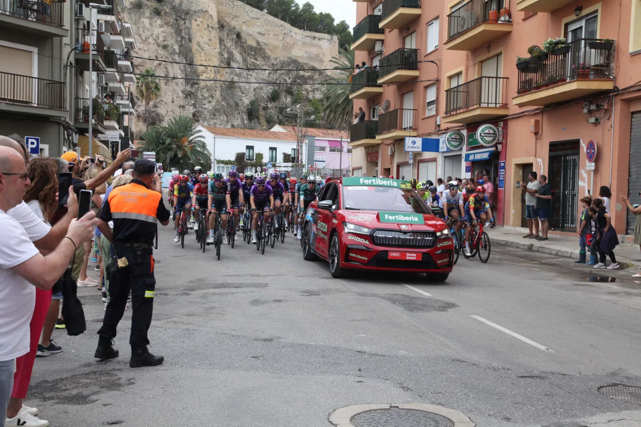 Salida de la etapa 8 de La Vuelta Ciclista en Dénia 34