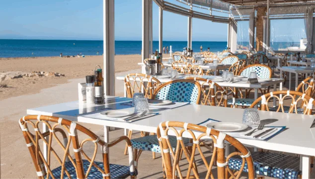 Imagen: Terraza junto al mar en Dénia