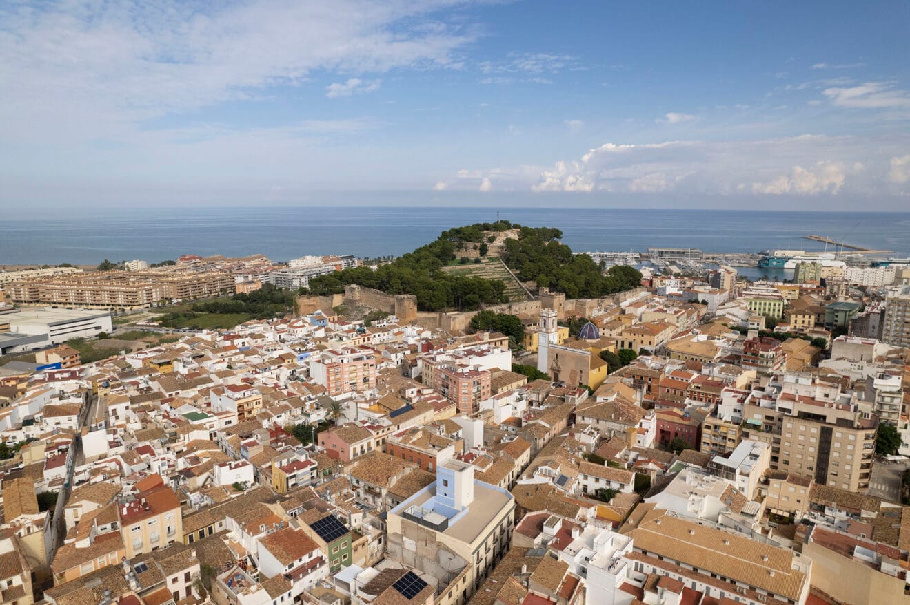 Vista aérea de Dénia y el Castillo