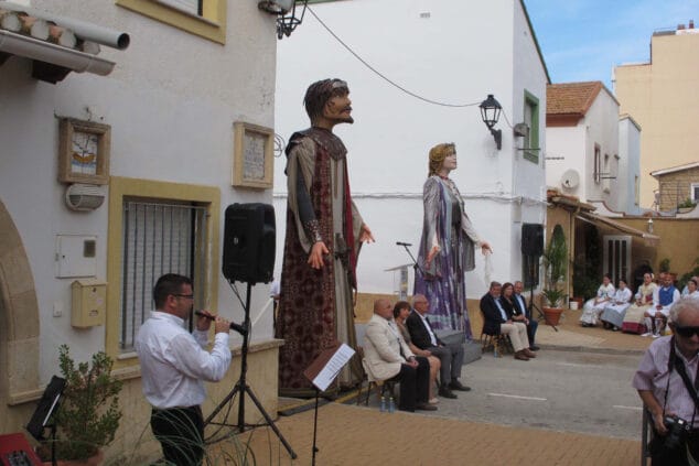 La plaça Pere Eiximen d'En Carrós es converteix en l'escenari d'un 9 d'octubre crispat 9 acte institucional del nou doctubre de denia 06