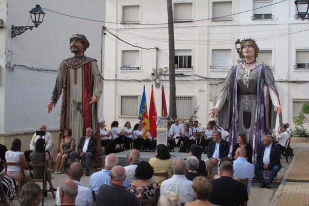 La plaça Pere Eiximen d'En Carrós es converteix en l'escenari d'un 9 d'octubre crispat 11 acte institucional del nou doctubre de denia 09
