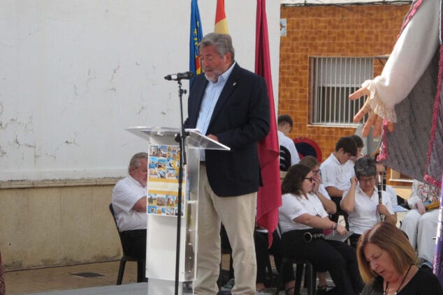 La plaça Pere Eiximen d'En Carrós es converteix en l'escenari d'un 9 d'octubre crispat 22 acte institucional del nou doctubre de denia 21
