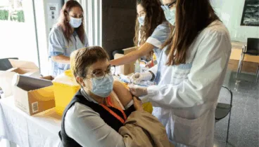 arranca la vacunacion de la gripo y covid19