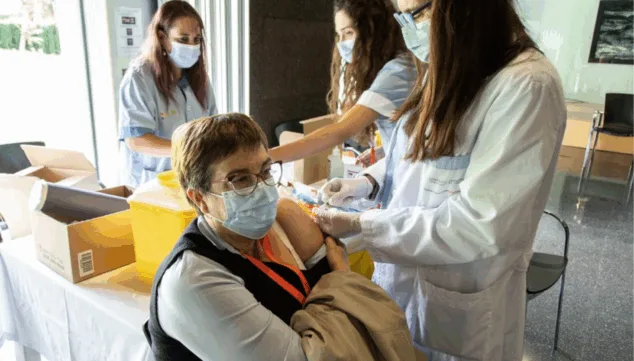 arranca la vacunacion de la gripo y covid19