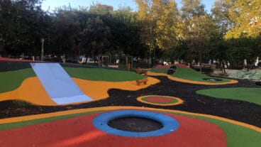 colchoneta elastica del parque