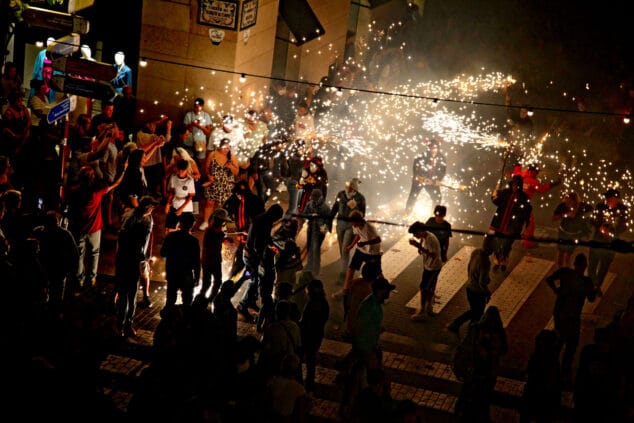 correfoc en denia por el 9 doctubre 05