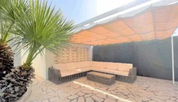 Descansa en la zona chillout de esta villa