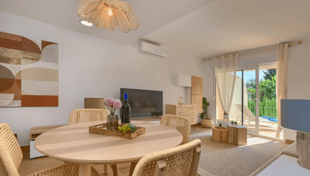Holiday Dream: el refugio perfecto para tus vacaciones en Dénia 2 el salon comedor conecta directamente con la terraza