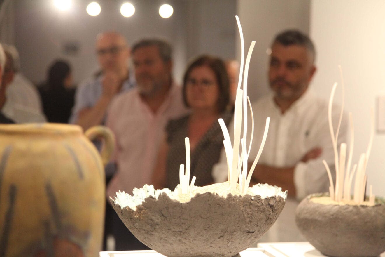 Presentación de la exposición colectiva ‘L’art de la posidònia’