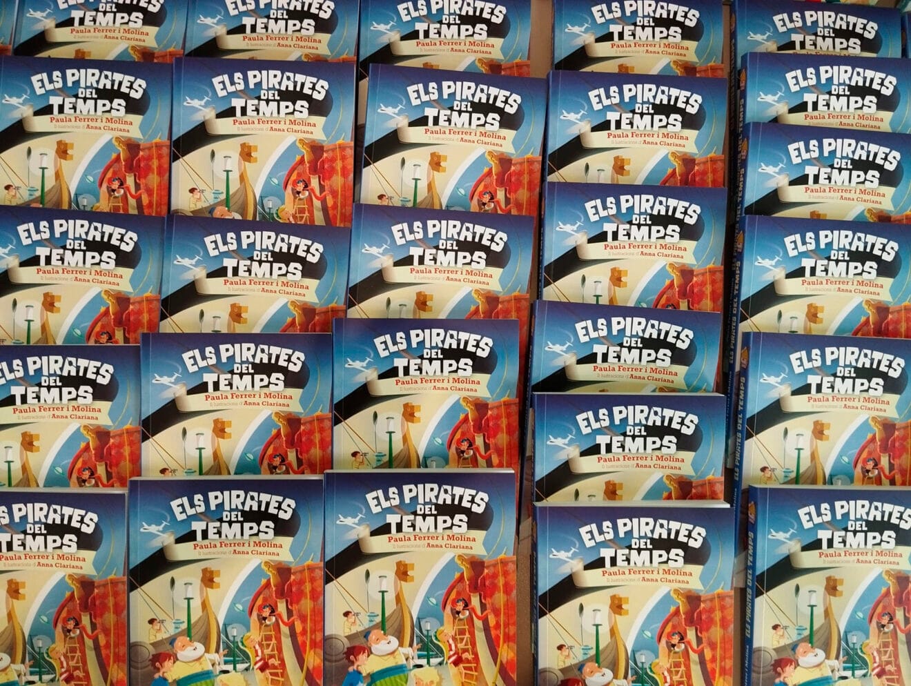 La obra ganadora 'Els pirates del temps', de Paula Ferrer i Molina, editada con ilustraciones de Anna Clariana