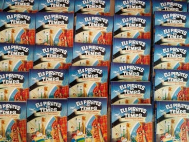 La obra ganadora ‘Els pirates del temps’, de Paula Ferrer i Molina, editada con ilustraciones de Anna Clariana