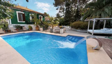 Refréscate en su piscina