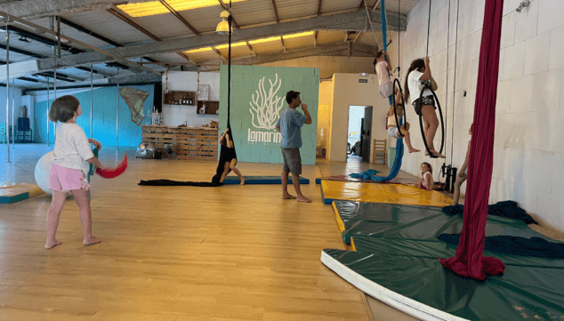 talleres para todas las edades en la marina alta social club