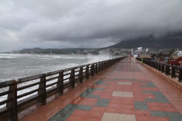 temporal en una escollera de denia