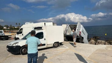 vehiculo accidentado en el trampoli