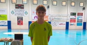 eloi salort du club de handball garbi denia appelé par l'équipe valencienne des enfants