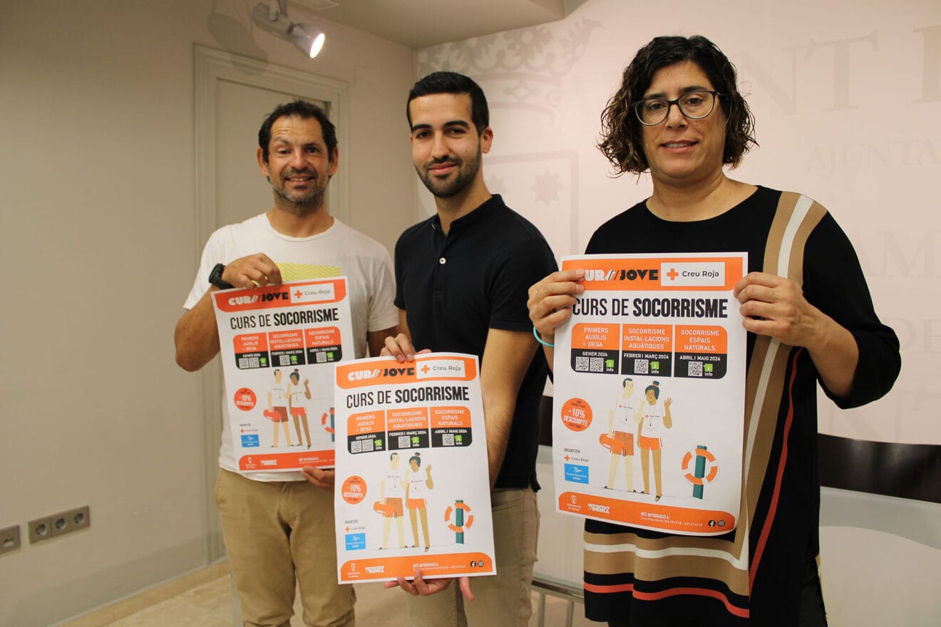 La Concejalía de Juventud organiza un curso modular de socorrismo en colaboración con Cruz Roja Dénia y Aqualia