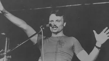 lluis el sifoner en el ii festival de la canco de xativa en 1975