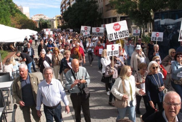 manifestacion por la ley de costas en denia 10