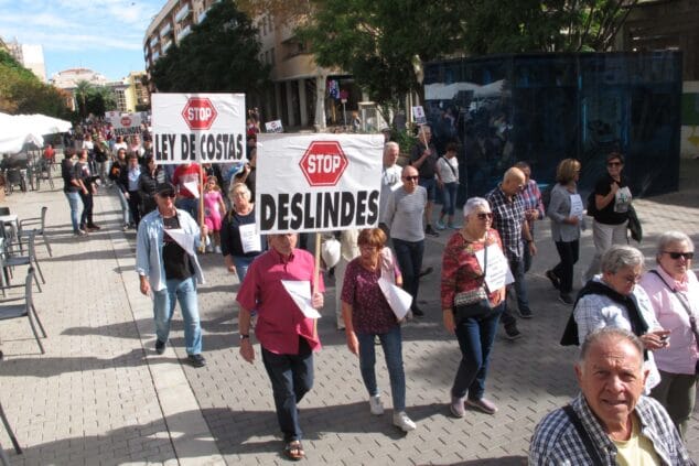 manifestacion por la ley de costas en denia 11