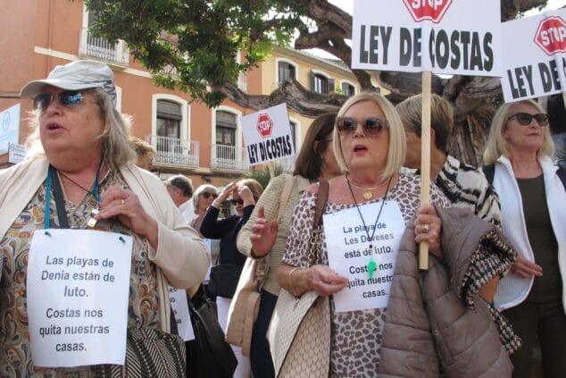 manifestacion por la ley de costas en denia 17