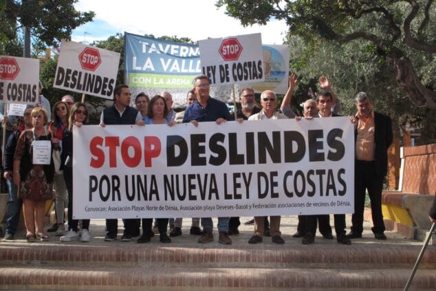 manifestacion por la ley de costas en denia 19