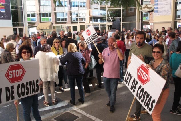 manifestacion por la ley de costas en denia 2