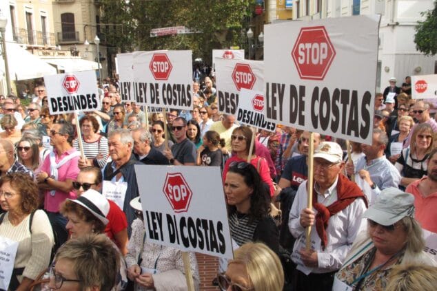 manifestacion por la ley de costas en denia 23