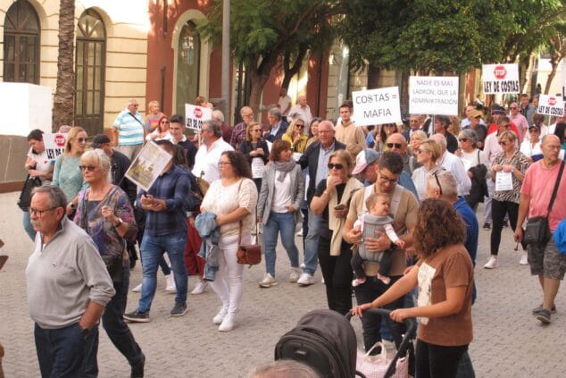 manifestacion por la ley de costas en denia 8
