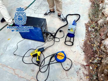 Maquinaria intervenida en una vivienda de Dénia